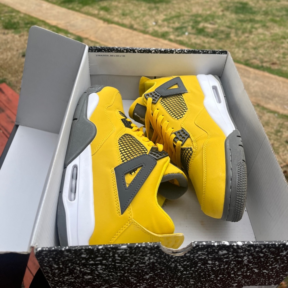 Air Jordan 4 Retro ‘Lightning’